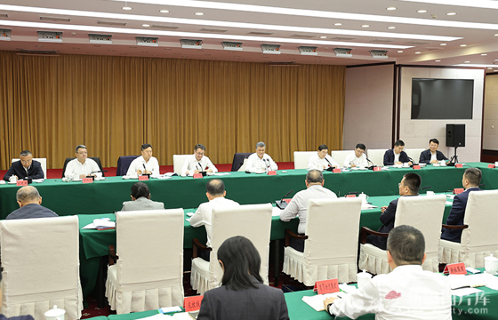 馬興瑞主持會(huì )議專(zhuān)題研究區屬?lài)衅髽I(yè)發(fā)展工作